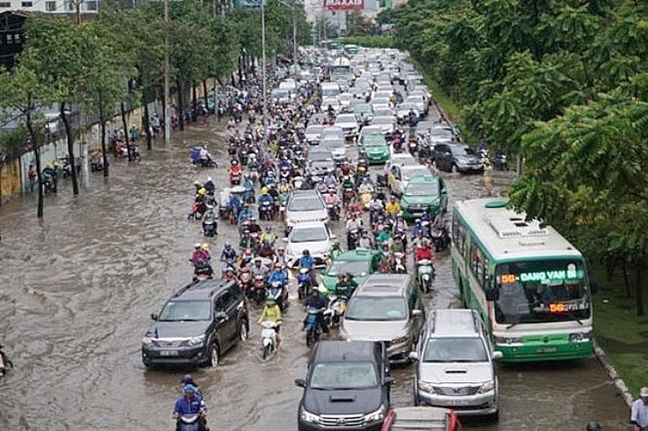 Tình trạng ngập úng xảy ra thường xuyên trên đường Nguyễn Hữu Cảnh