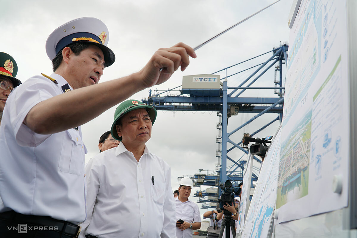 Thủ tướng Nguyễn Xuân Phúc đang kiểm tra Cảng Cái Mép - Thị Vải