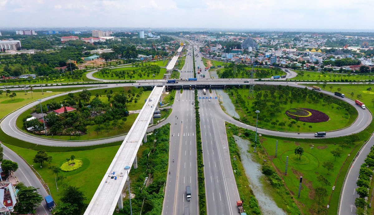 Dự án tuyến đường xa lộ Hà Nội sau 10 năm giờ ra sao?